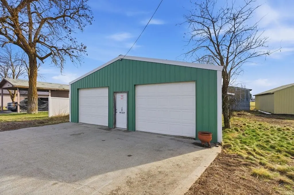 160 SW Creston Ave