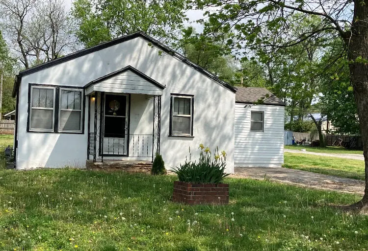 2727 W Walnut St