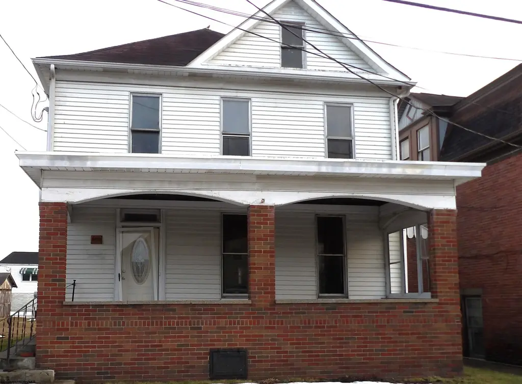 1405 Center St