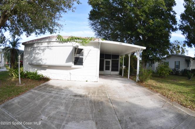 1056 Wren Cir