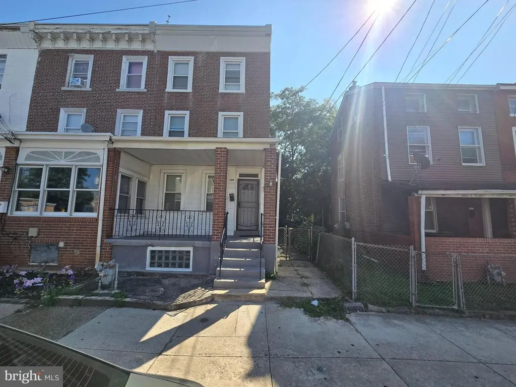 209 S 5th St