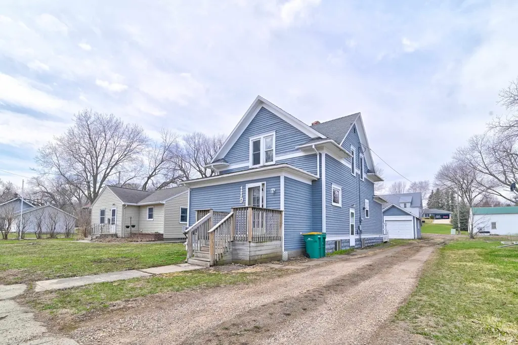 119 Sverdrup Ave N