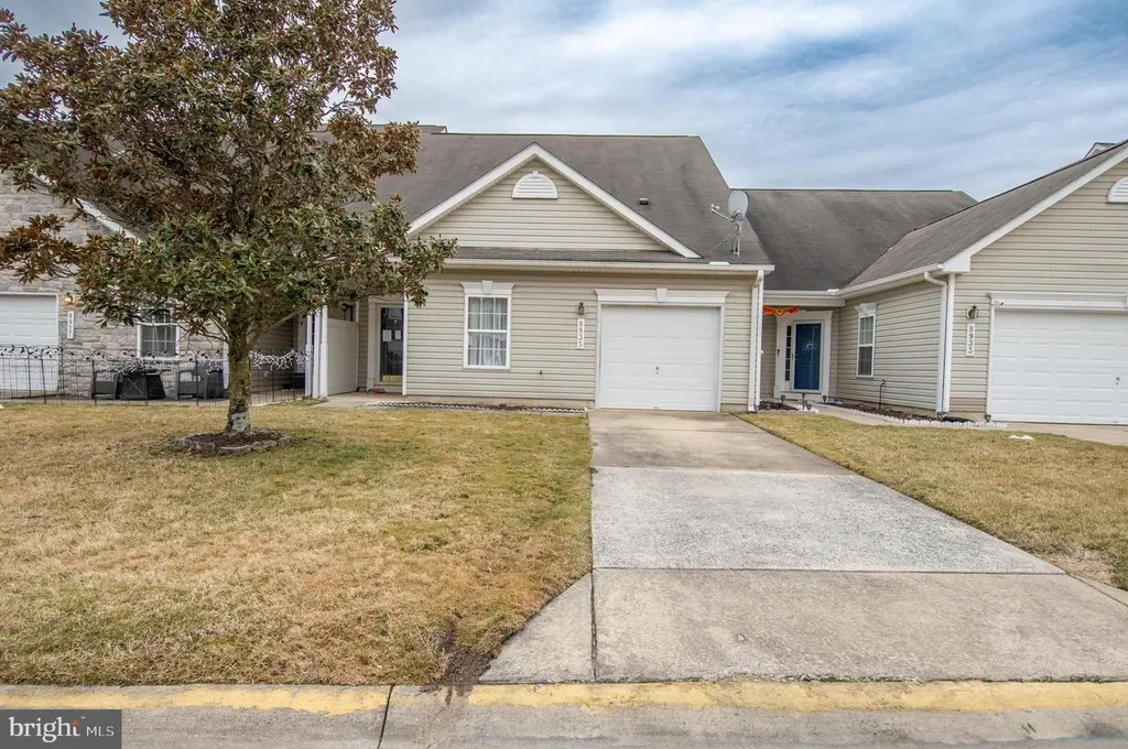 8935 Executive Club Dr