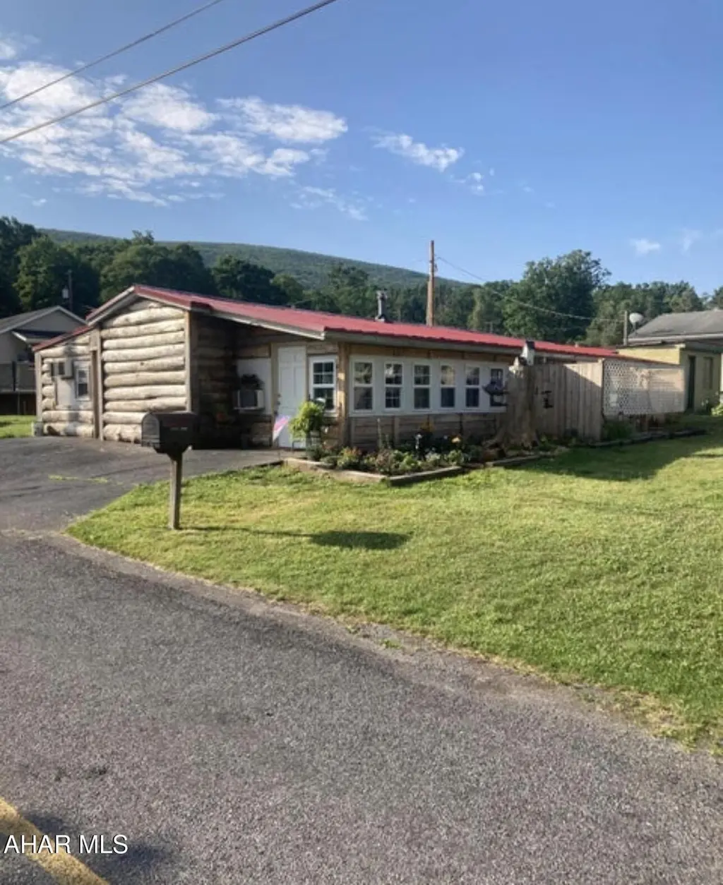 631 Lehigh Ln