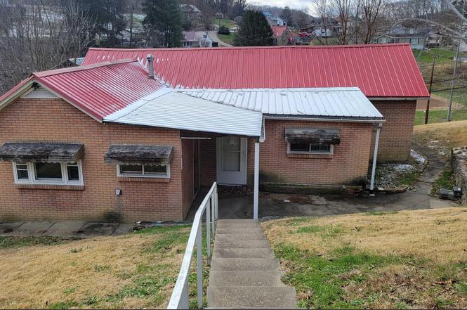 3012 Main St