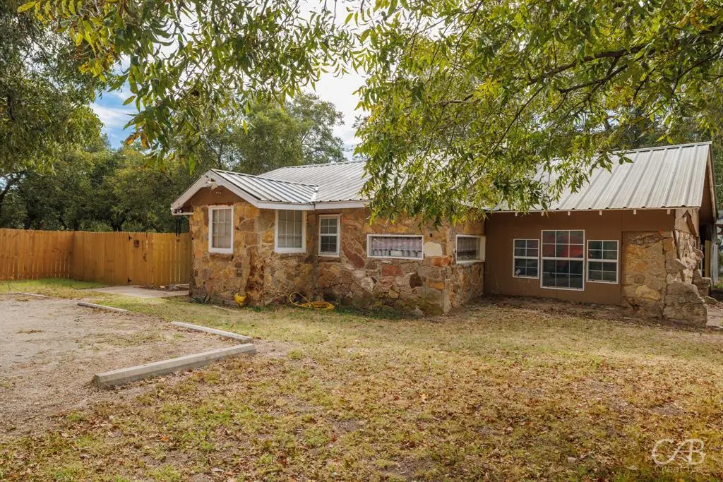 609 N 4th St W
