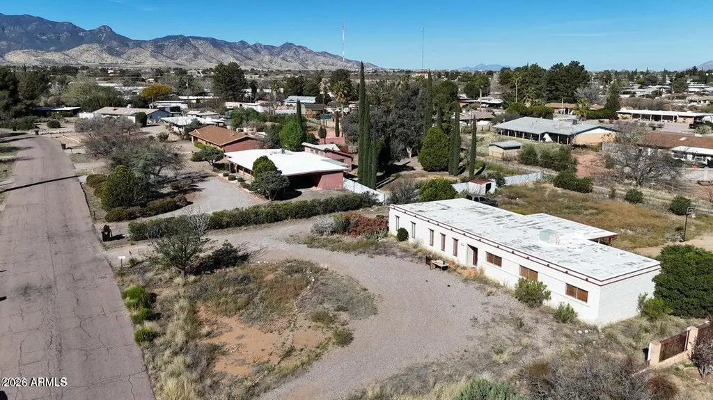 932 Cactus Wren Ln