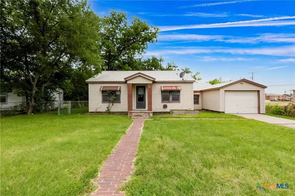 104 E Reagan Ave