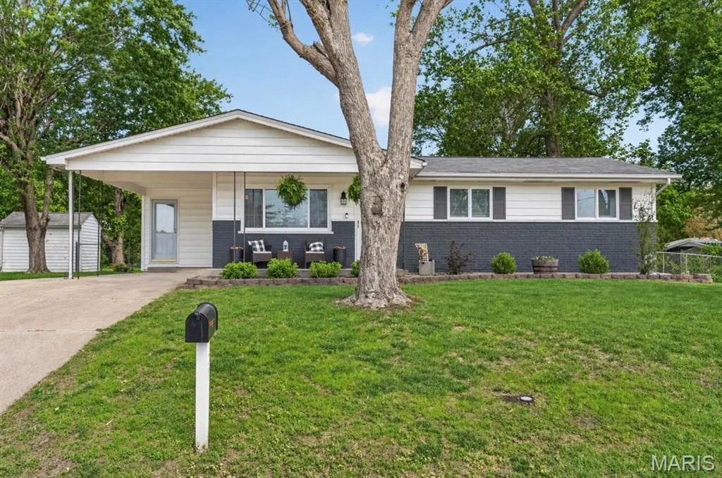 77 Ruth Dr