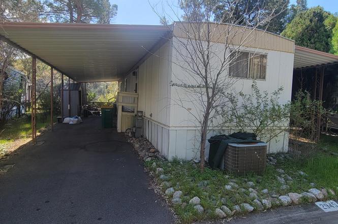 2945 Glenwood Ln