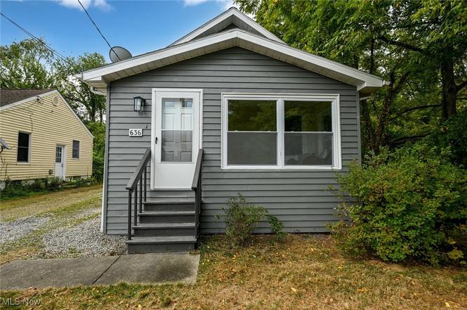 636 Flora Ave