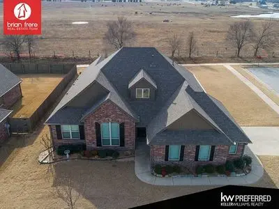 1623 E Fulton Pl