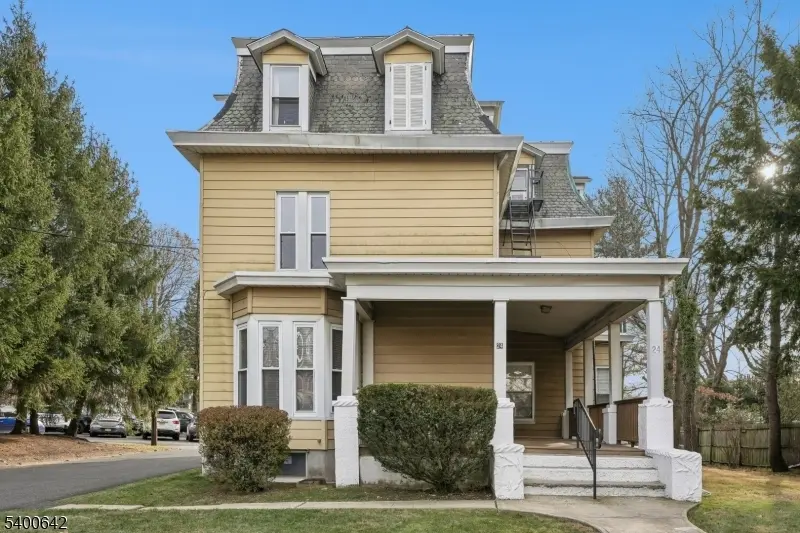 24 Franklin Pl