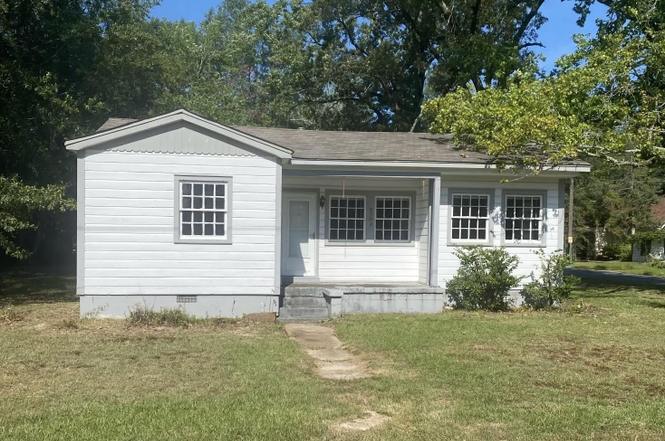 3500 S Poplar