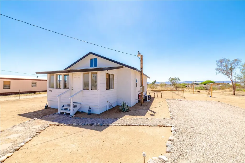 3569 N Maverick Rd