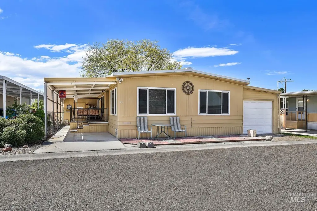 1715 W Flamingo Ave #90