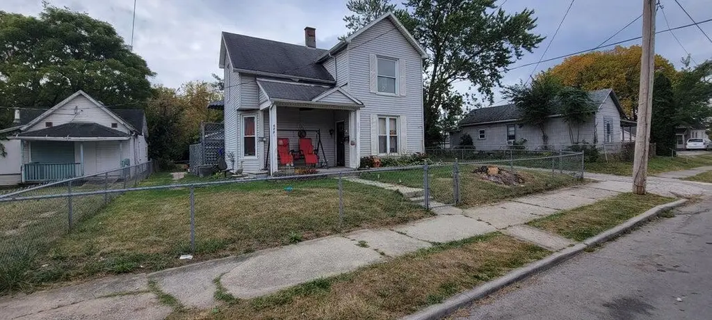 522 E Eureka St