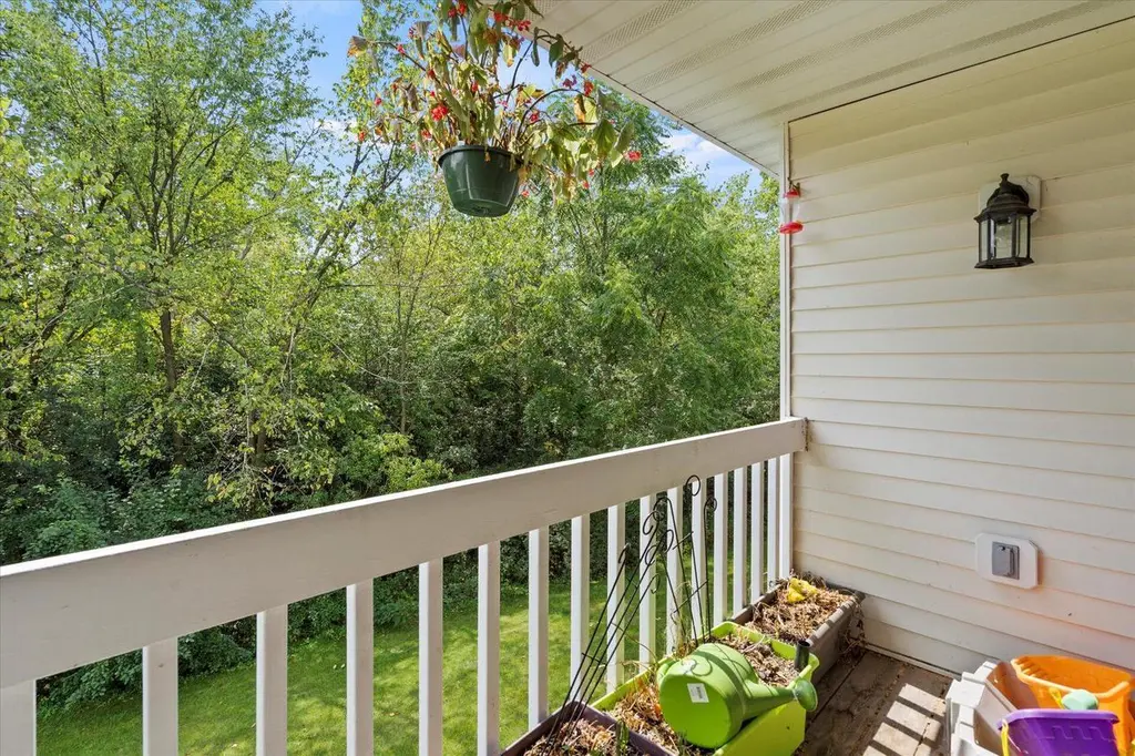 S77W19405 Lakewood Dr