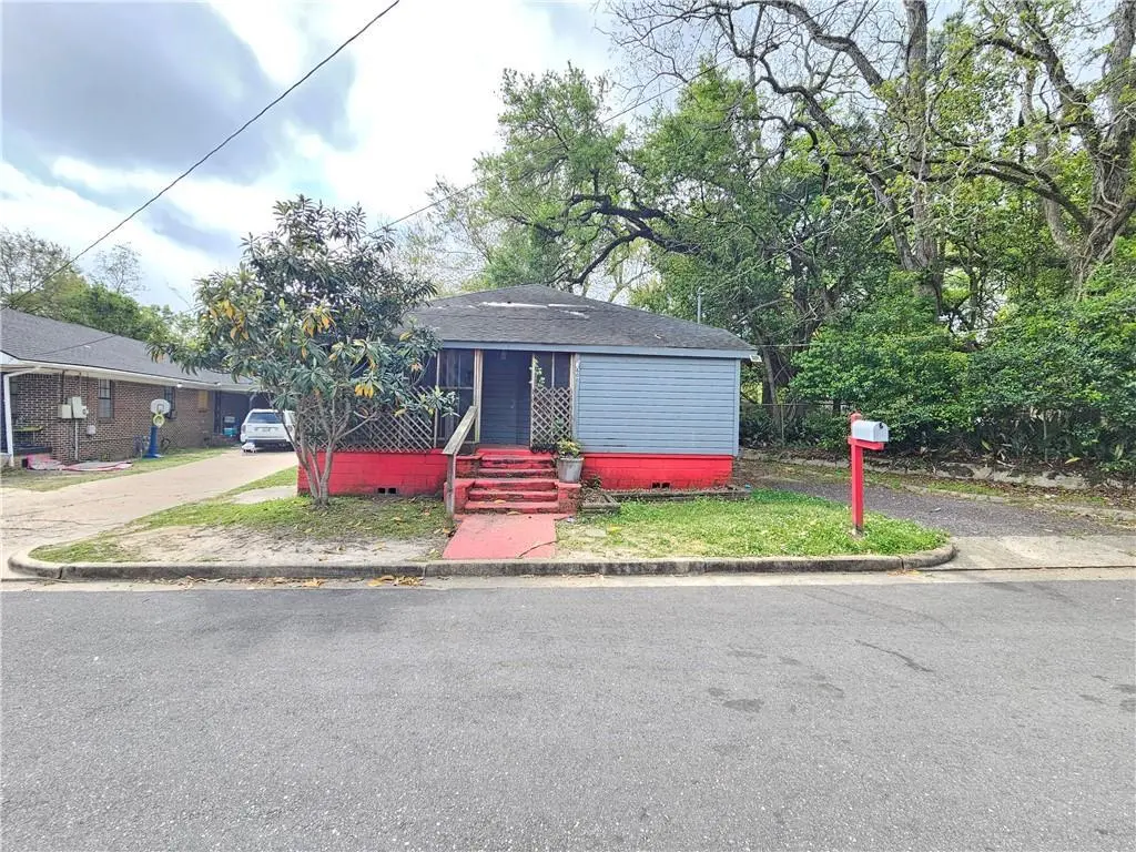 600 Forest Ave