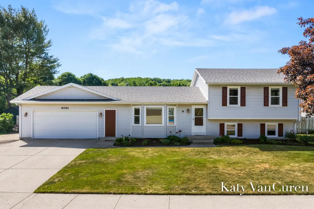 6091 Rogue River Meadows Dr NE