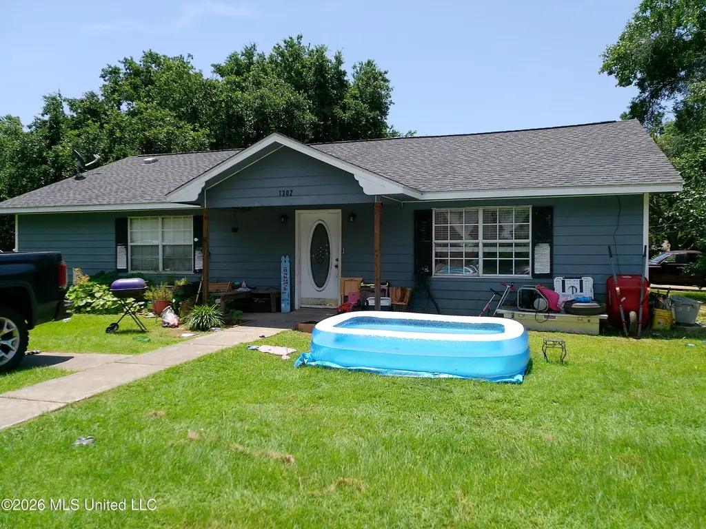 1302 Oakhill Ave