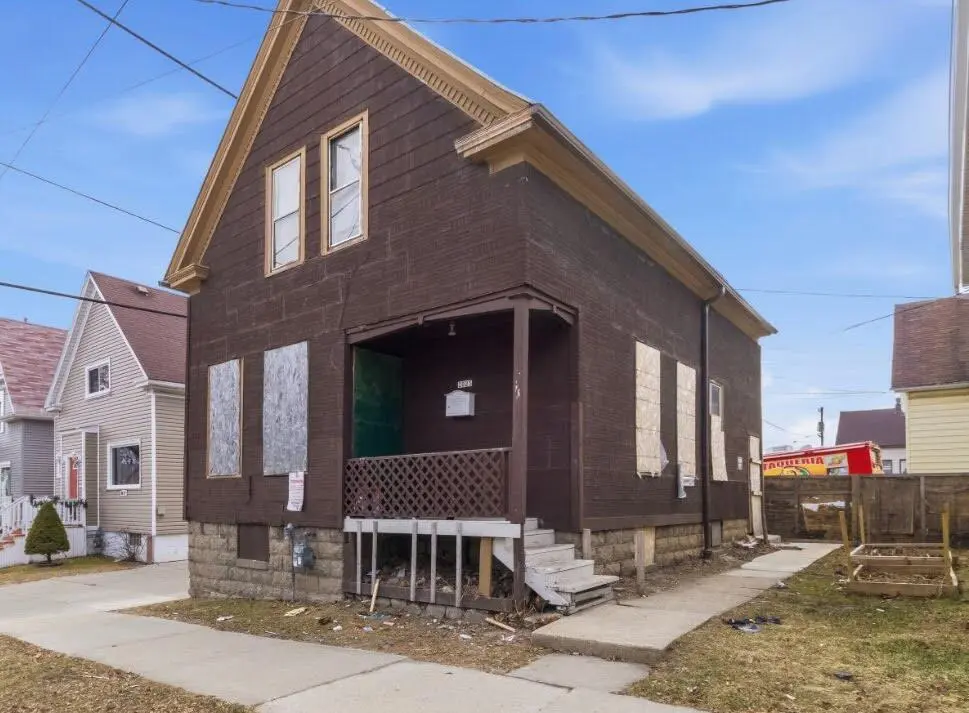 2023 W Scott St