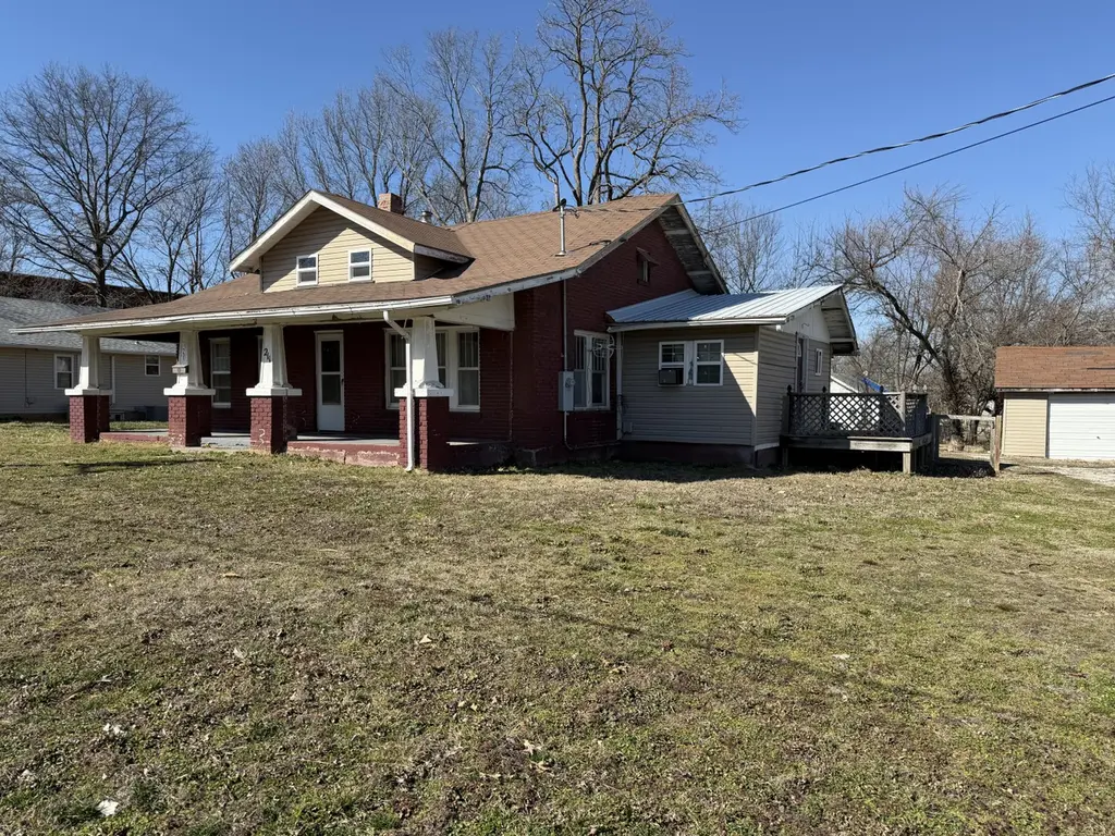 211 W Austin St