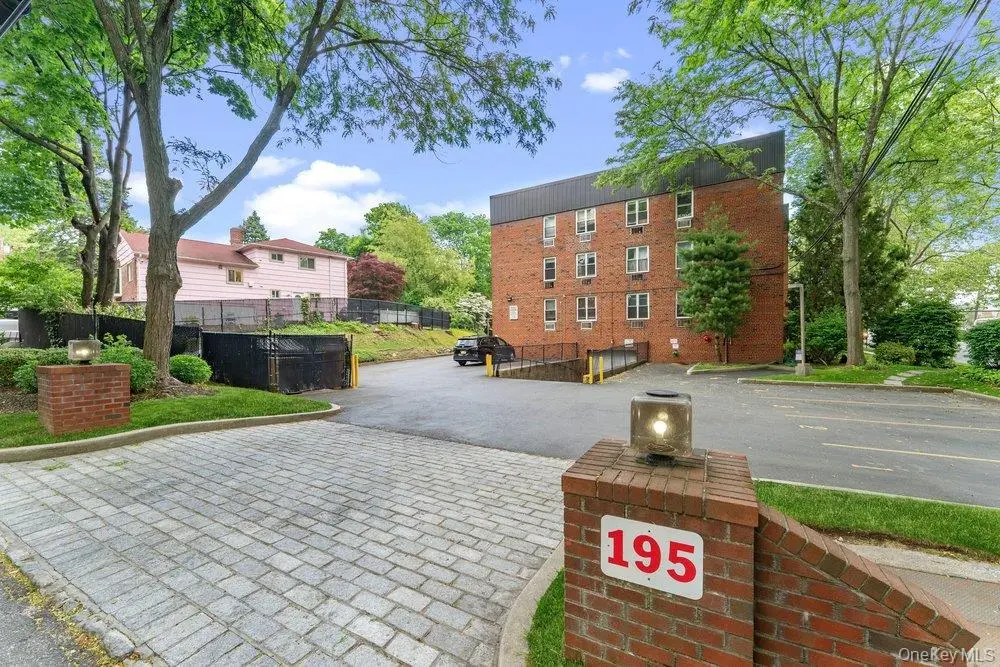 195 South Middle Neck Rd Unit 1F