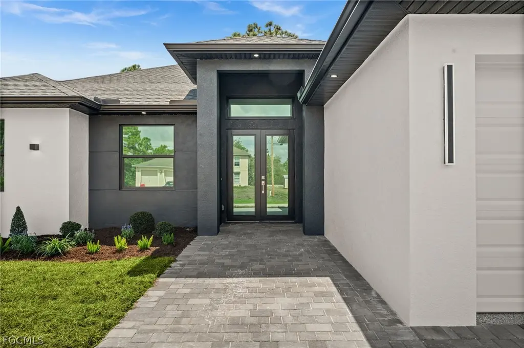 938 Bolivia Dr