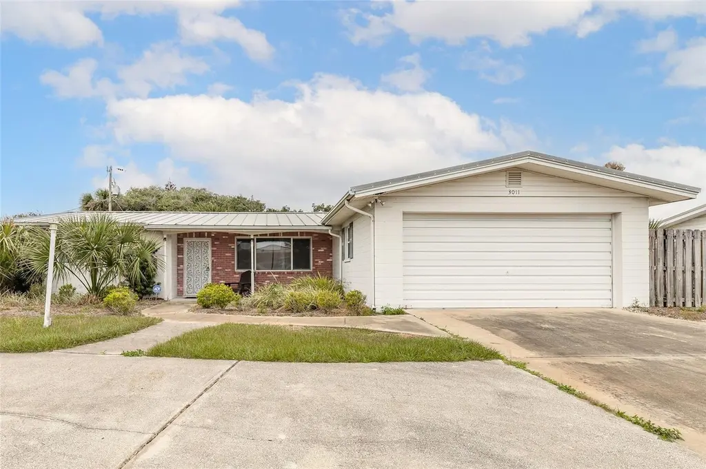 3011 N Oleander Ave