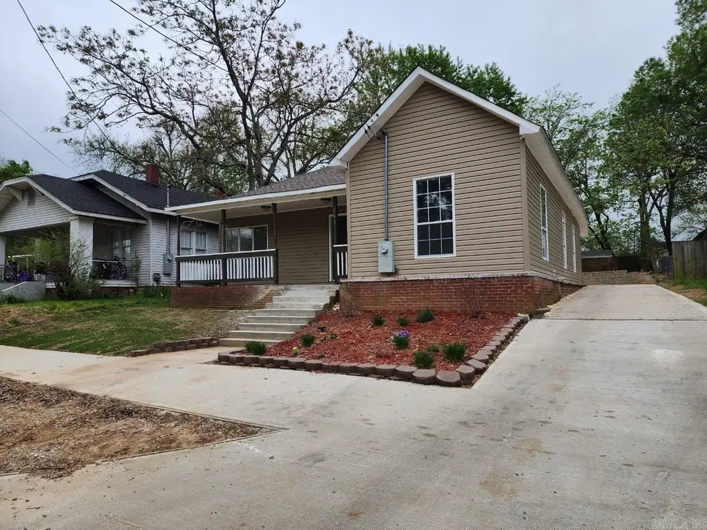 641 Warner Ave