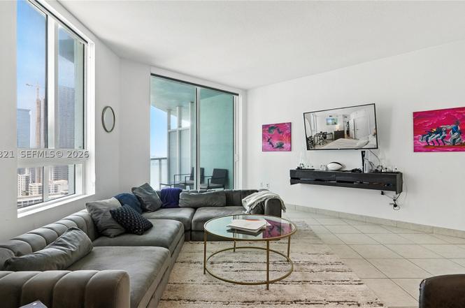 1900 N Bayshore Dr #2810
