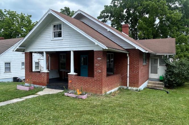 250 S 8th St