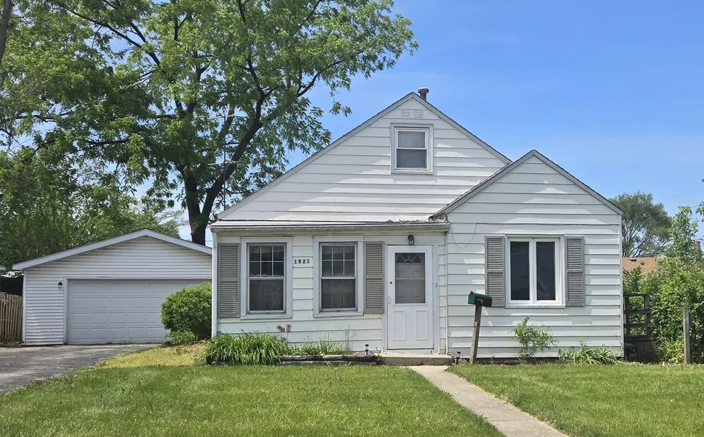 1921 Kelly Ave