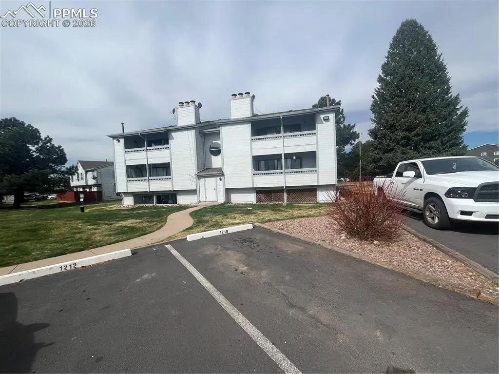 1206 Firefly Cir