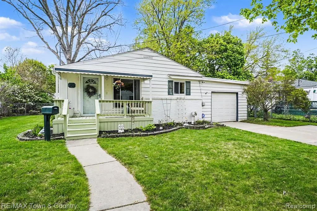 207 Labian Dr
