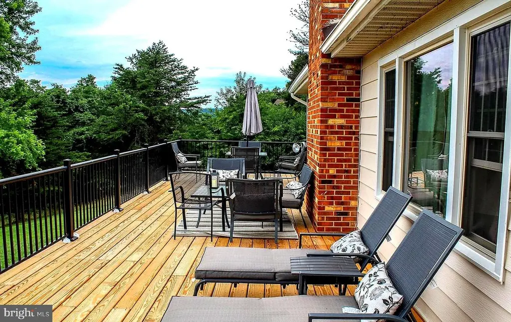 51 Winesap Ct