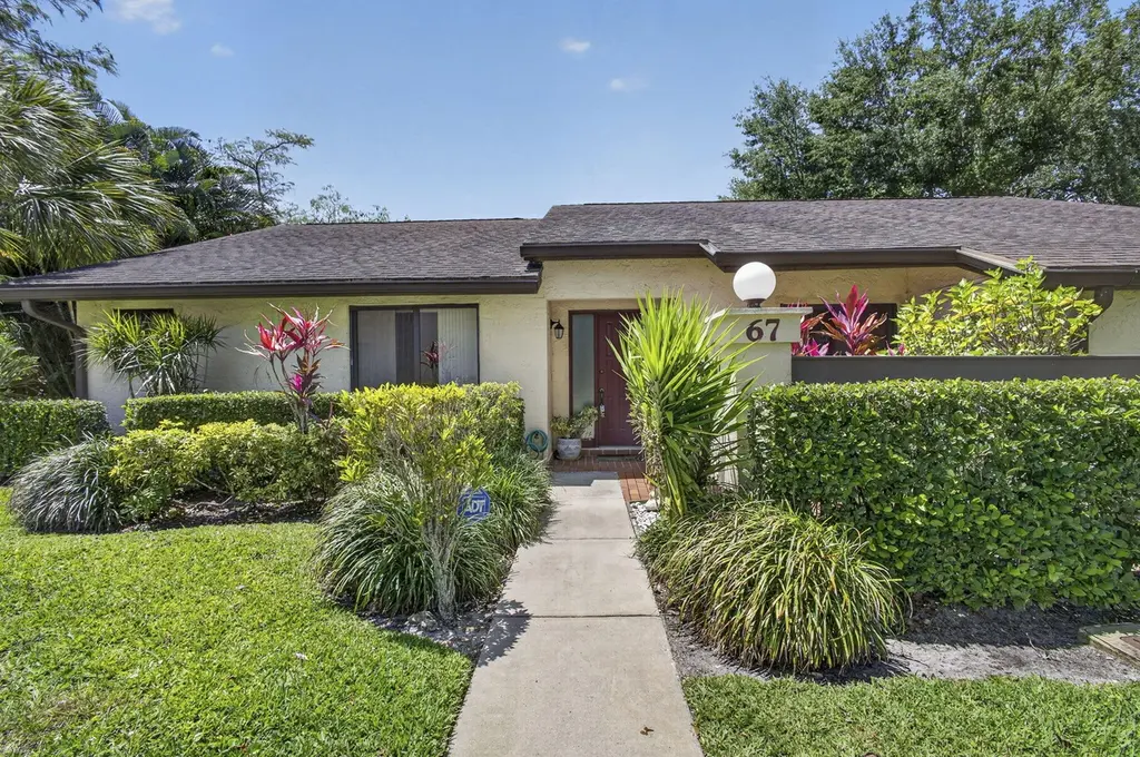 67 Macadamia Ct
