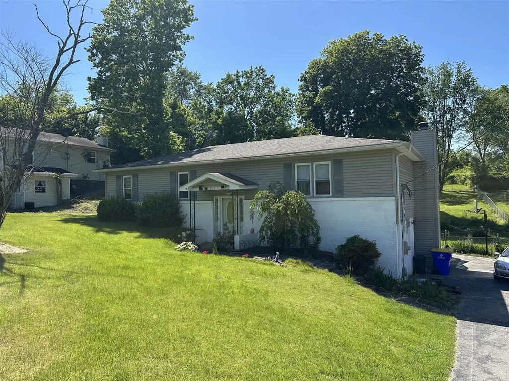 609 Clark Cir