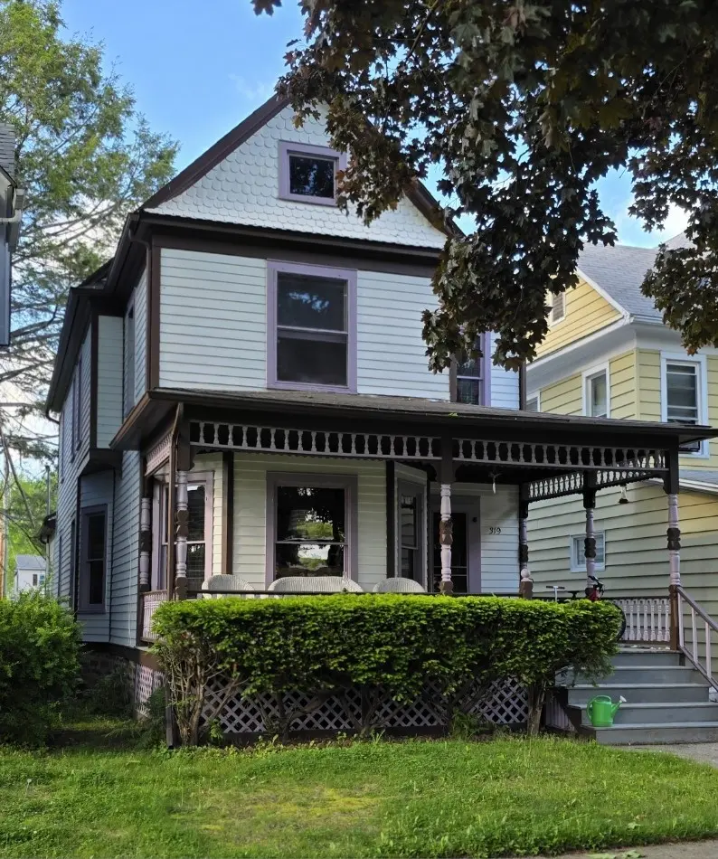 319 E Second St