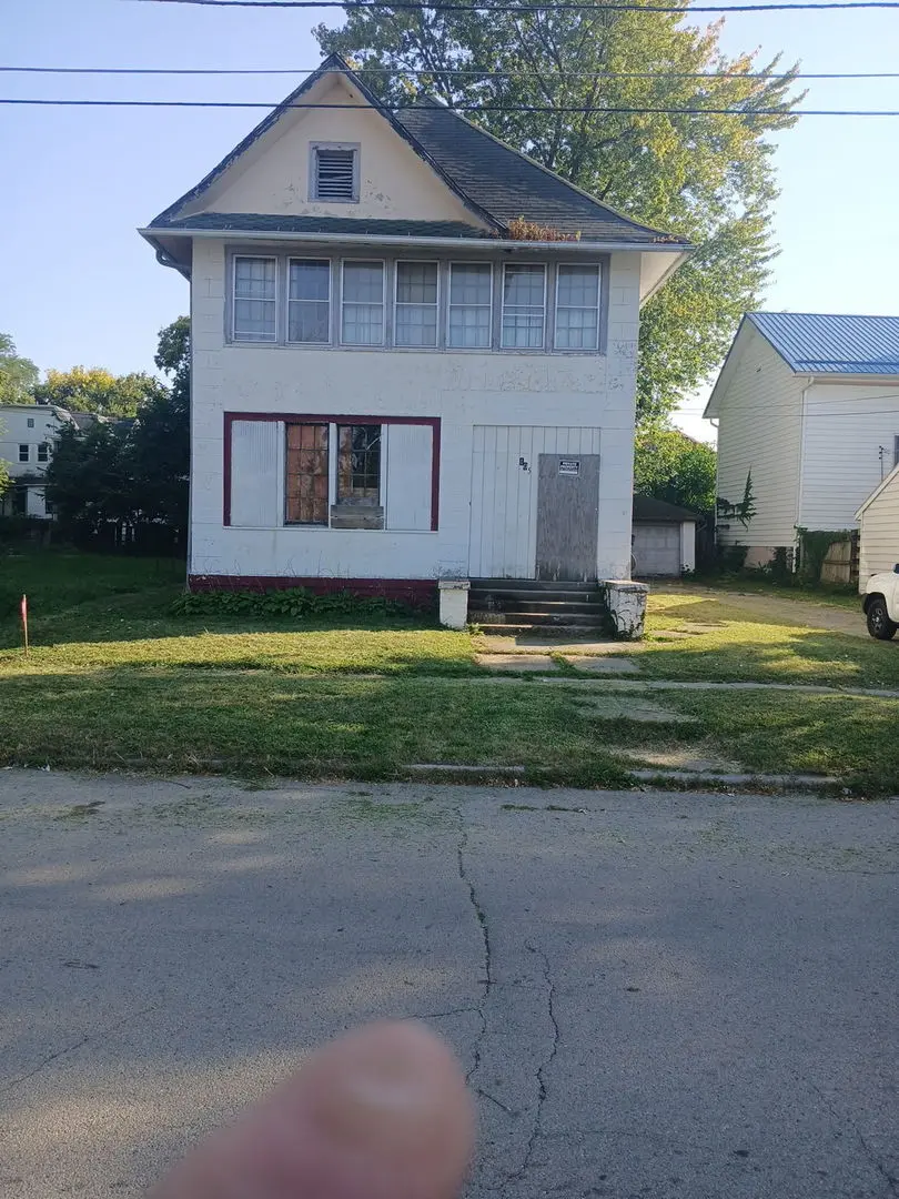 105 W Pleasant St