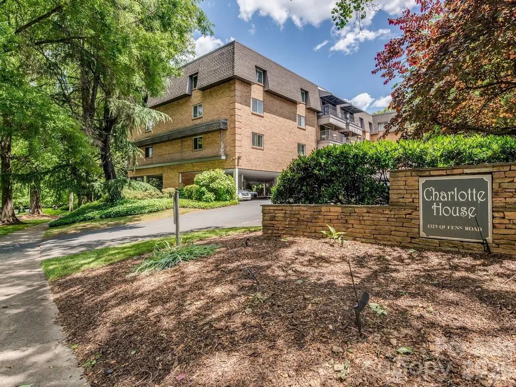 1323 Queens Rd #309