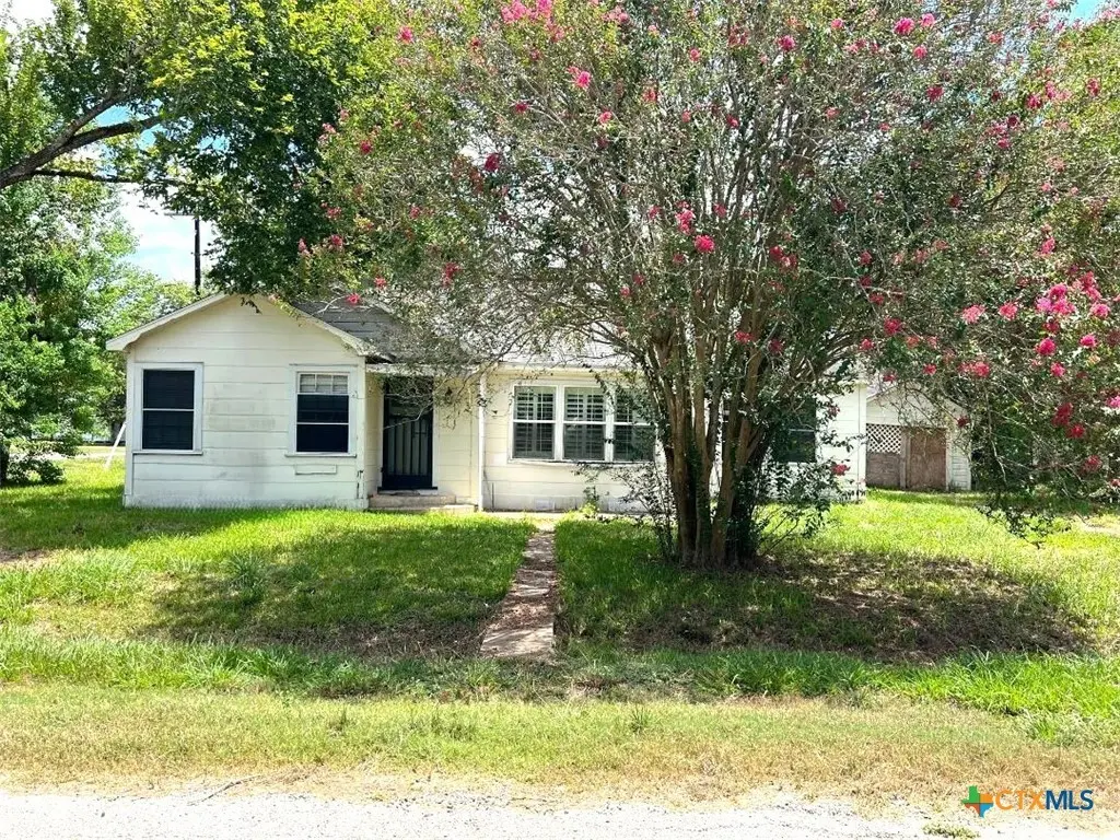 311 E Putnam