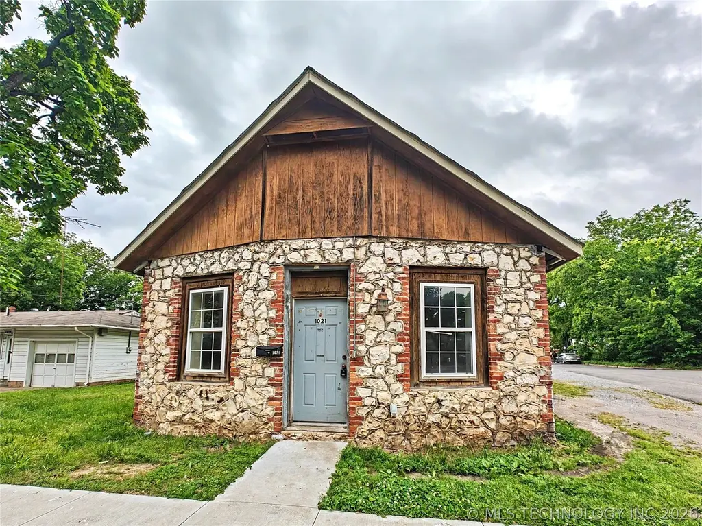 1021 N Vinita Ave