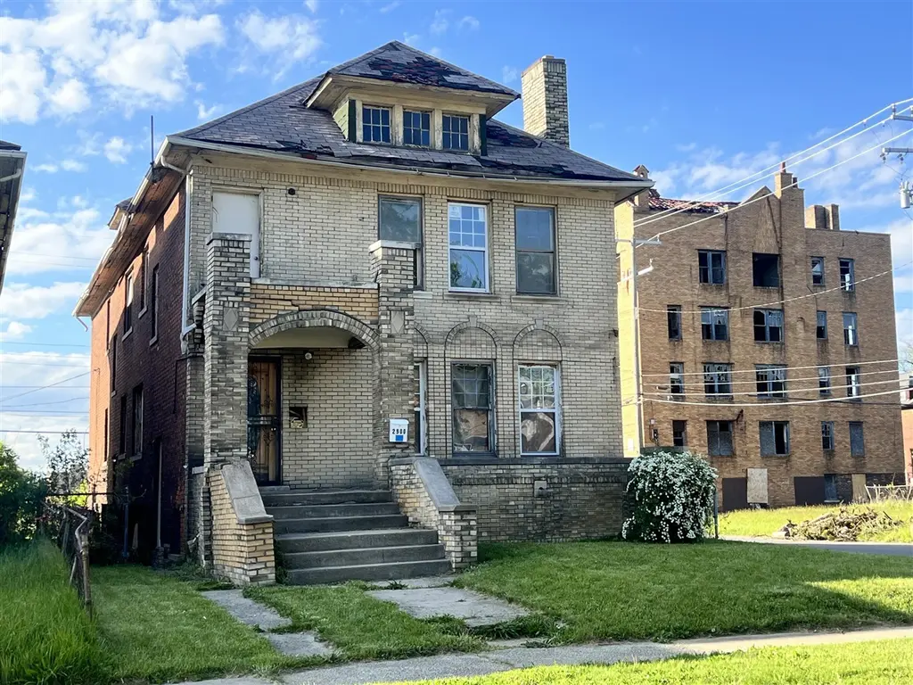 2900 Tuxedo St