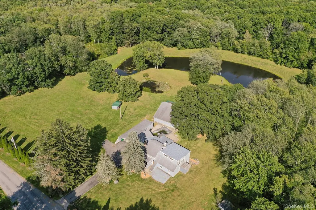 89 Deer Pond Rd