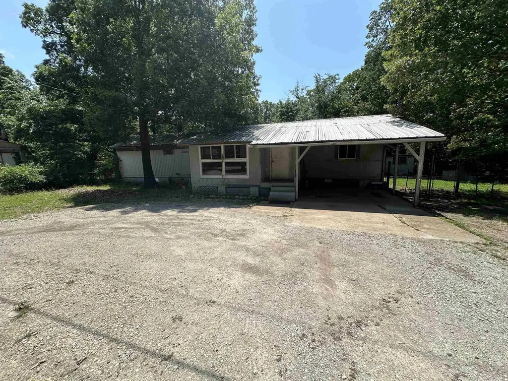 853 Newman Trl