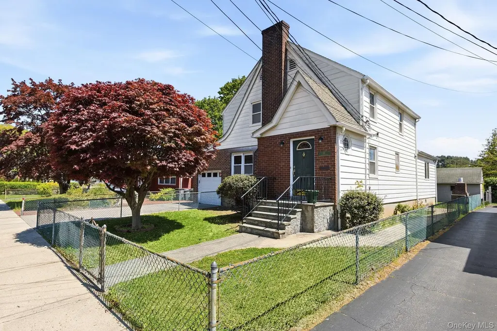 68 Seneca Ave