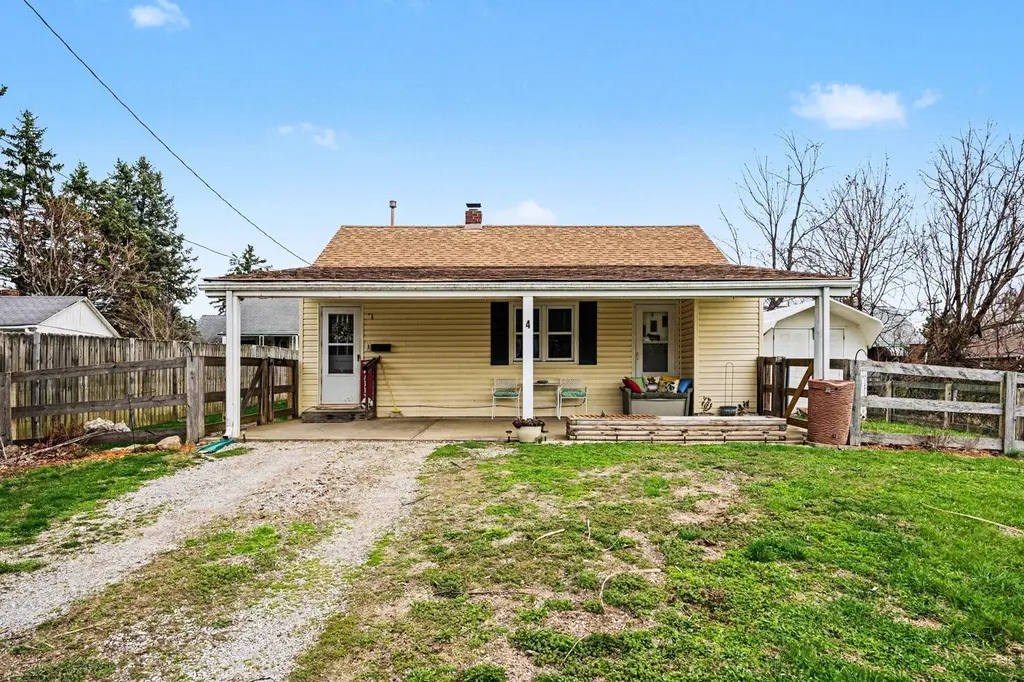 4 Woodland Ave