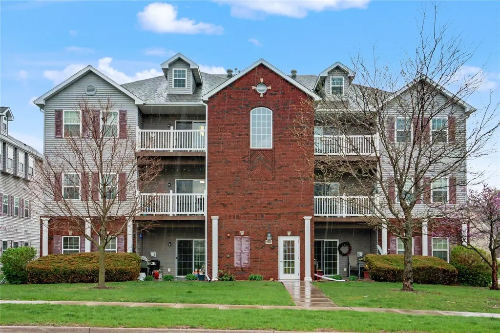 900 Rachael St #302
